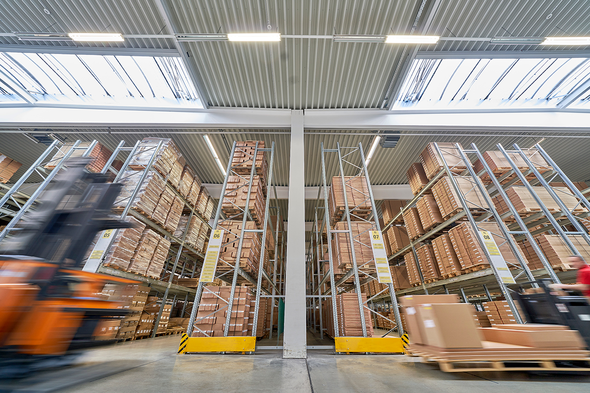 Standort_Neumarkt_Lager_1210x807